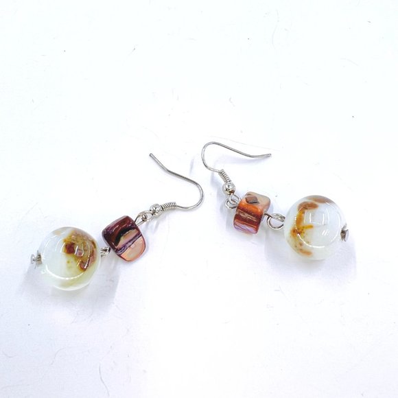NWOT – White & Brown Porcelain Bead Brown Dyed Shell Dangle Fishhook Earrings - Picture 4 of 6